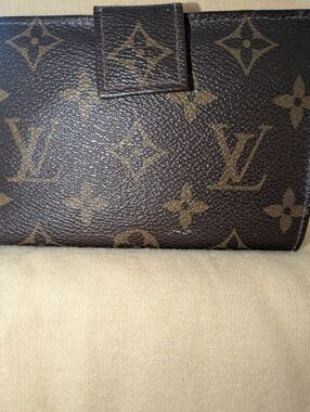 Louis Vuitton Monogram Wallet. EUC.